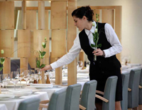 Bố trí nhân viên và đón tiếp khách tại nơi ăn trong tổ chức sự kiện