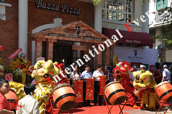 Tổ chức sự kiện Lễ khai trương Nhà hàng Buzza Pizza