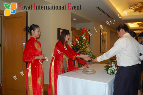 Tổ chức sự kiện Lễ khai trương VP đại  diện tại VN Công ty CP Dầu khí hóa chất Trung Quốc - Khách sạn Caravelle 4